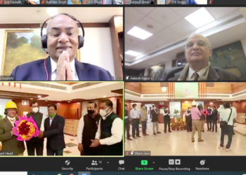 IFFCO MD virtually tours Paradeep; Unit Head offers digital bouquets!