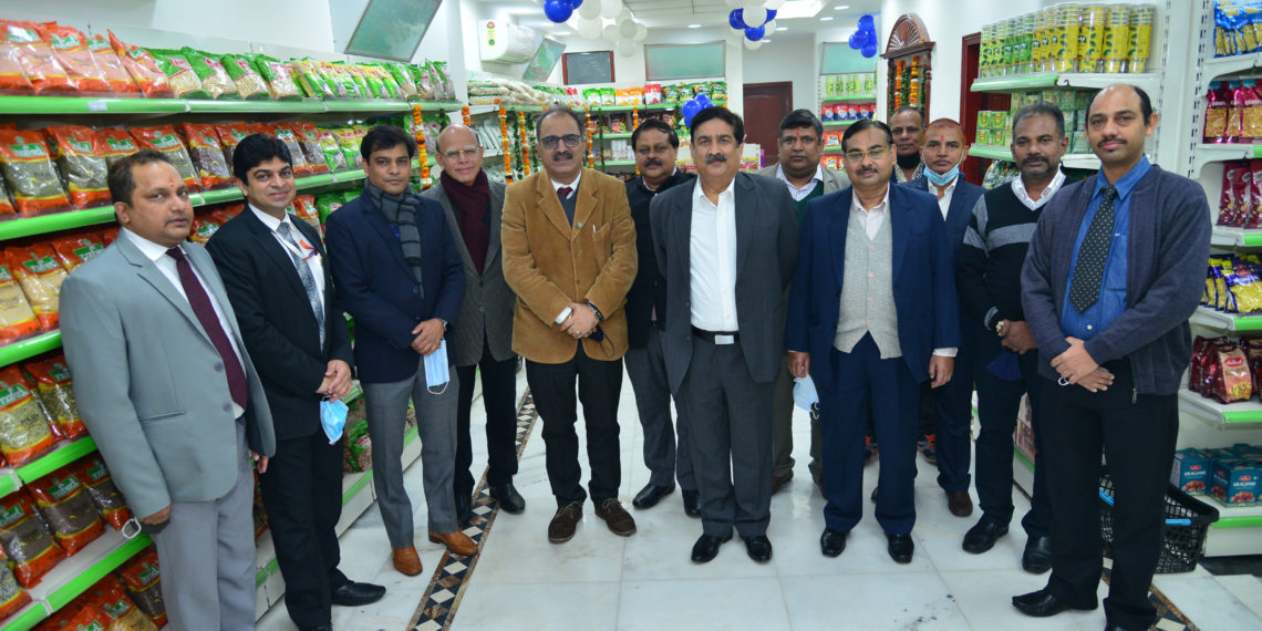 Bijender inaugurates Nafed Bazar at Kailash Colony, Delhi