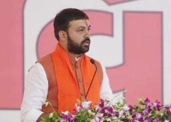 Radadiya follows Sanghani; insures 2 lac farmers