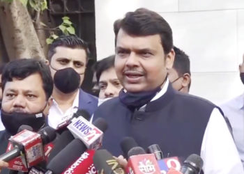Fadnavis to RBI Guv; end curbs on co-op banks
