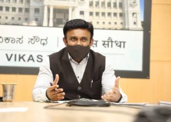 Karnataka minister talks of mango co-ops