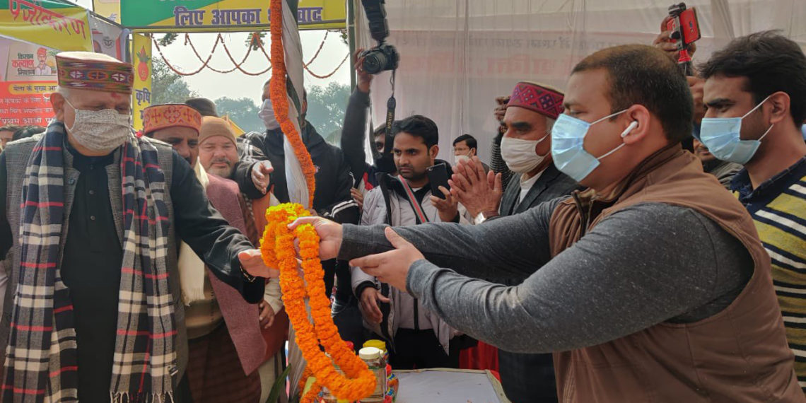 UP Minister Shahi at IFFCO stall in Prayagraj