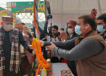 UP Minister Shahi at IFFCO stall in Prayagraj
