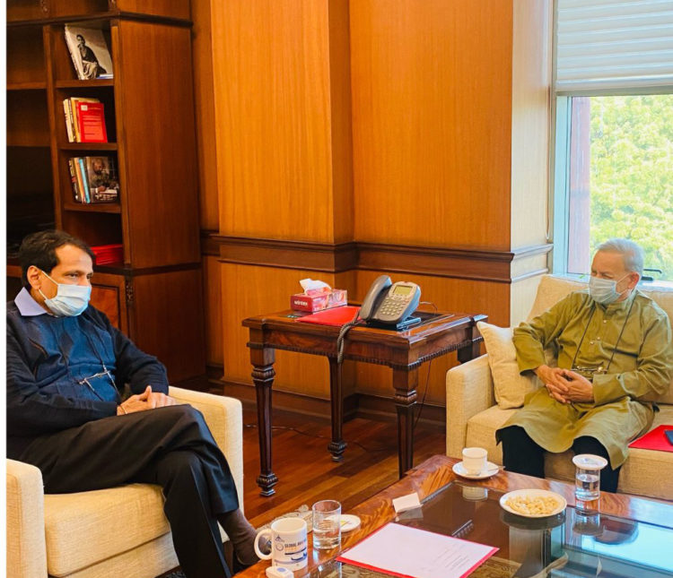 Co-operators meet Sherpa; discusses Co-op Development Forum