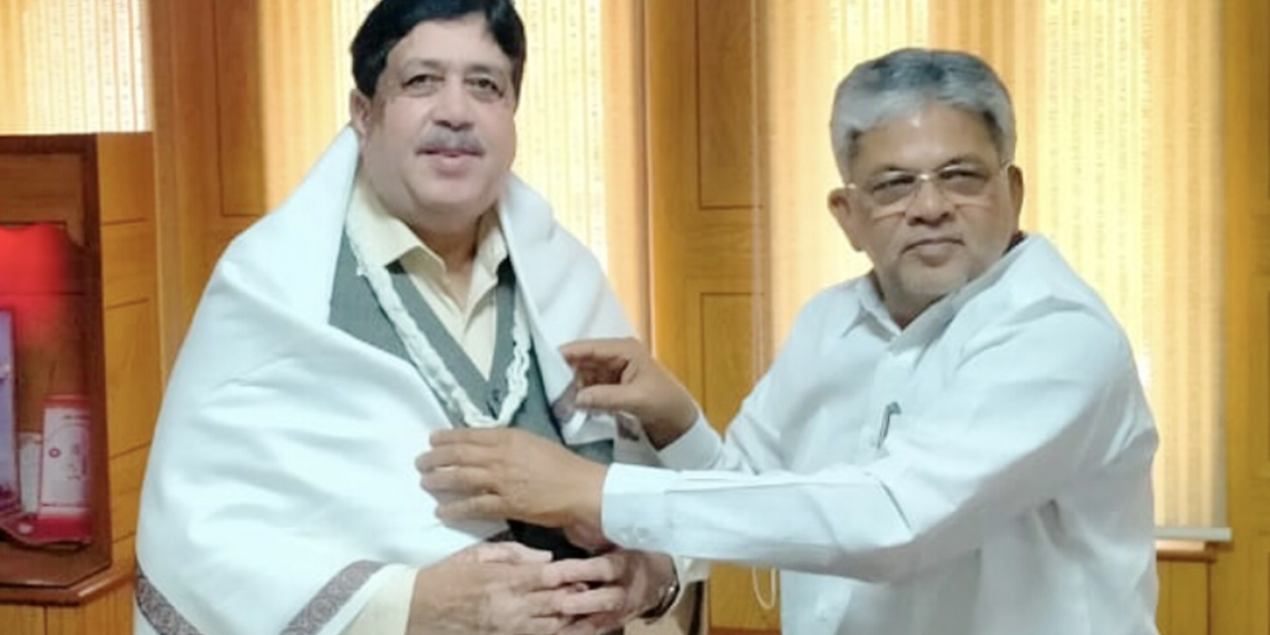 Sumul Chairman felicitates Sanghani
