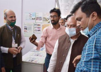 Tomar visits Vamnicom stall at Pusa Kisan Mela