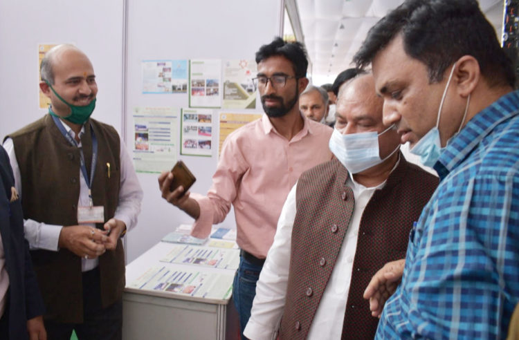 Tomar visits Vamnicom stall at Pusa Kisan Mela