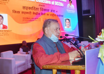Marathe lambasts DCCBs’ merger; Rupala calms frayed nerves
