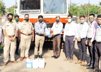 Lokmanya Co-op distributes sanitizers and sodium hydrochloride