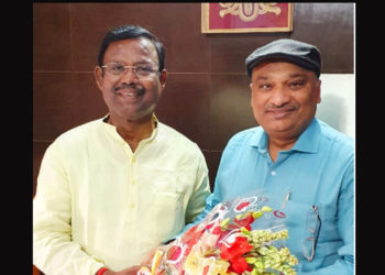 Sunil greets Saha on his victory in West Bengal