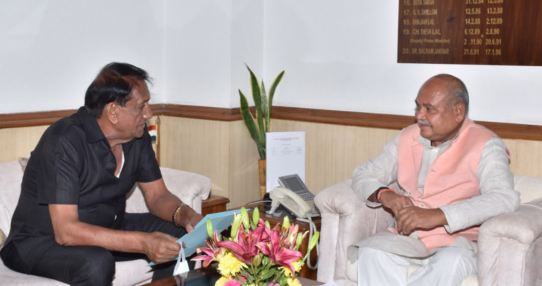 Bijender meets Minister; seeks more business for NAFED