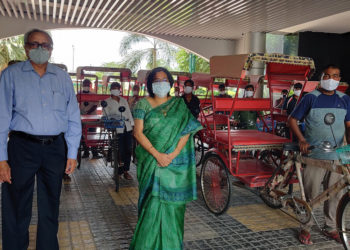 IFFCO Tokio distributed 100 cycle rickshaws in Gurugram