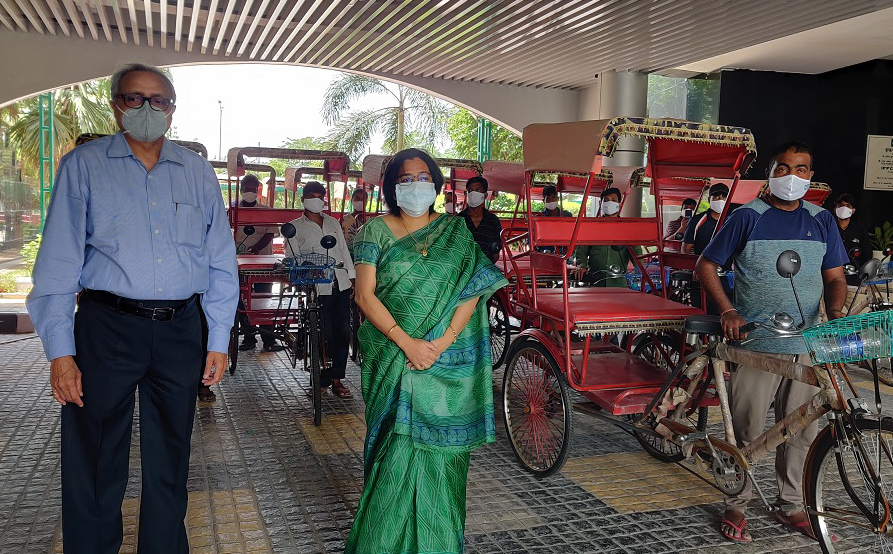 IFFCO Tokio distributed 100 cycle rickshaws in Gurugram