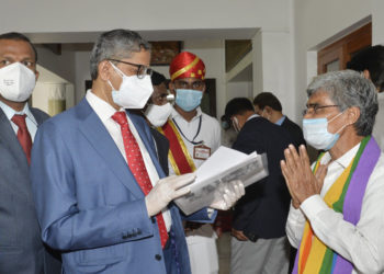 Sah Dharma Peetam meets CJI; seeks repeal of Banking amendment