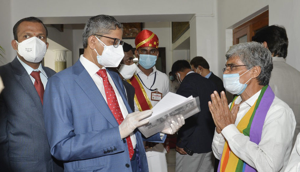 Sah Dharma Peetam meets CJI; seeks repeal of Banking amendment