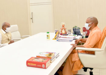 IFFCO MD meets Yogi; briefs him on Nano projects