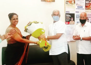 Lokmanya Multipurpose Co-op Director greets HP Guv