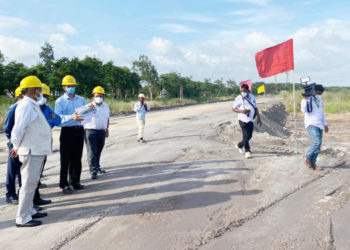 IFFCO MD visits Paradeep, site of the biggest Nano Urea plant
