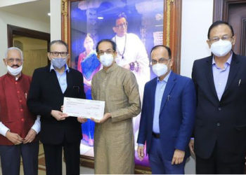 Fighting floods: Saraswat Bank contributes 1 crore to CM Fund