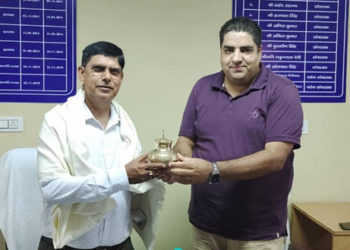 Commissioner visits Sugarcane Dev Council; Rathi felicitates him