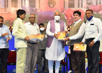 AMR Dairy felicitates Rupala