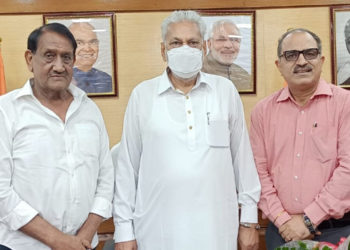 Nafed Bosses greet Rupala on his new assignment