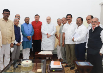 Karnataka co-operators meet Shah