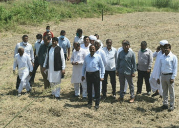 Shankar Chaudhary visits dairy plant at Varanasi