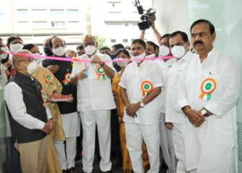 Pawar inaugurates headquarters of Sadhana Sahakari Bank