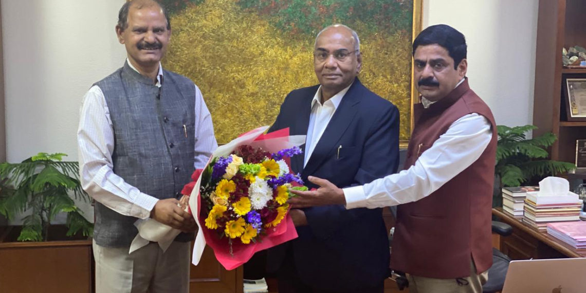 IFFCO officers rush to greet MD on success of co-op conference