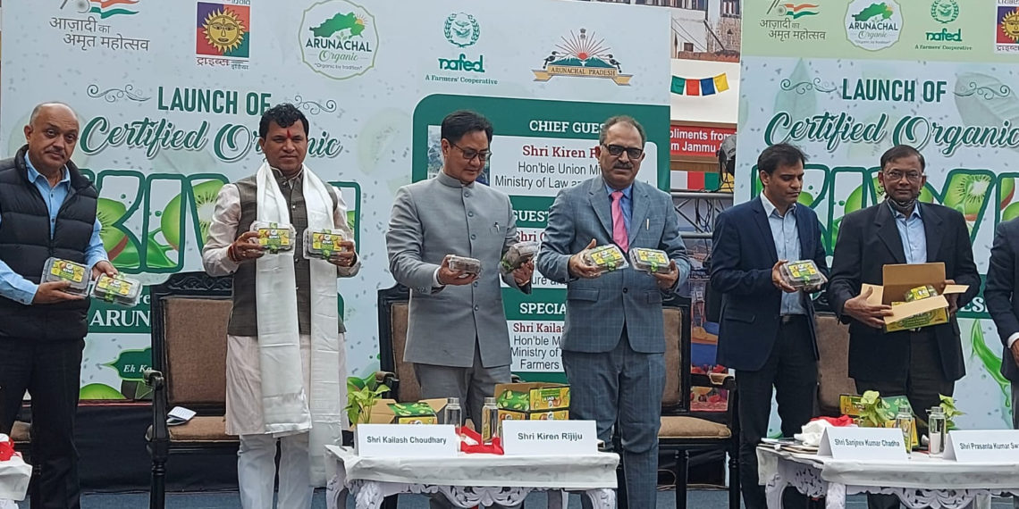 Nafed offers market to Arunachal Kiwis; Riiju receives it in Delhi