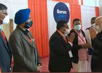 Modi ignites dairy revolution; Meenesh & Sodhi attend