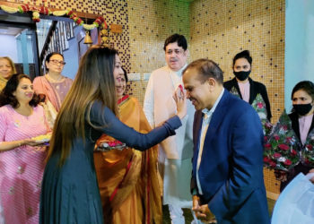 Chandra Pal felicitated in Gujarat; Sanghani & Amin host show