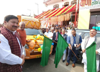 MP inaugurates Mobile ATM of Meerut DCCB
