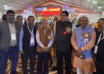 Who’s who land in Lucknow; fascinating co-op products on display