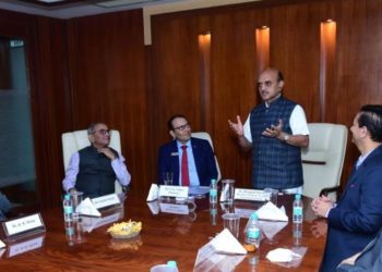 MoS visits Saraswat Bank; encourages Rupee Bank’s merger with it