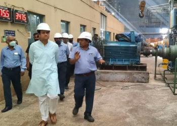 Ghatge visits Sugar Co-op; thanks staff for their work