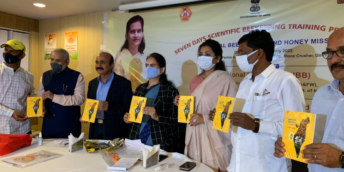 NDDB trains on scientific beekeeping in Nashik