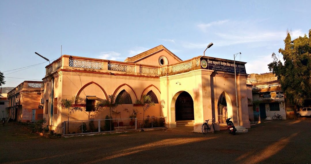 Balaghat DCCB gives loan to 400 cattle rearers