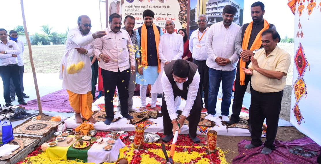 Sweet Revolution: Following PM’s words, Sanghani launches Honey Plant