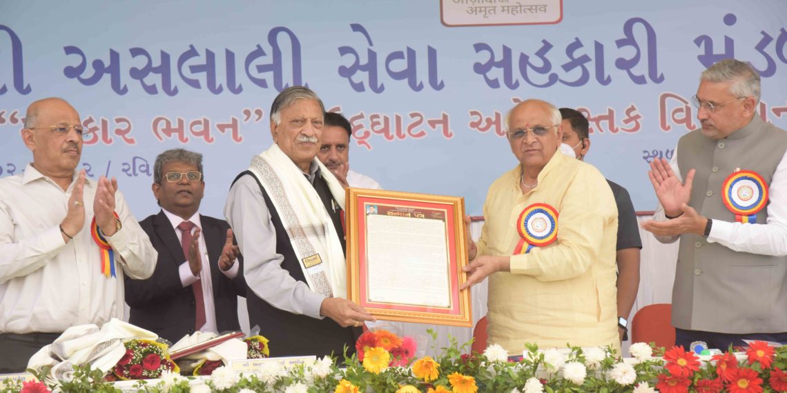 CM pays glowing tributes to Amin; Bhavan named after him