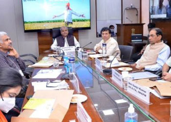 Ministers interact with farmers; exhort them to exploit govt schemes