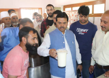 Verma visits dairy co-ops of J&K, says co-ops fighting poverty