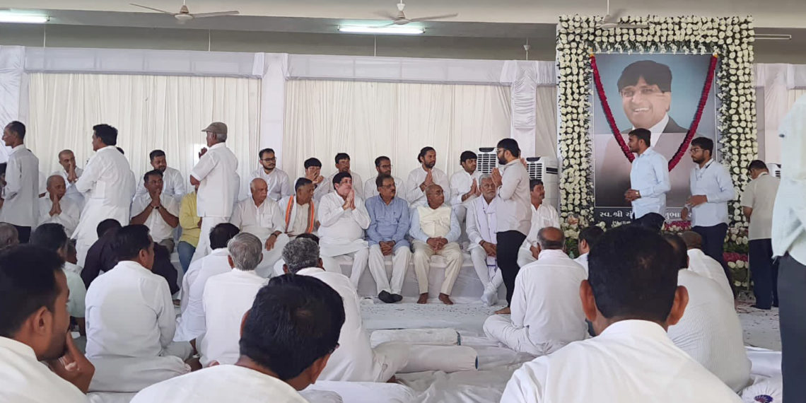 Cooperators pay tributes to Chandubhai Sanghani