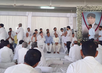 Cooperators pay tributes to Chandubhai Sanghani