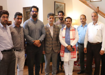 Verma in Srinagar; lauds idea of Co-op School in each district