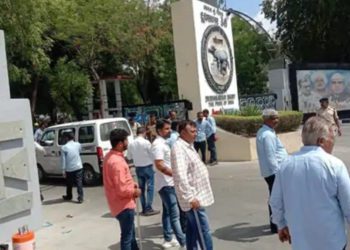 Firing at Dudhsagar Dairy; injured in hospitals