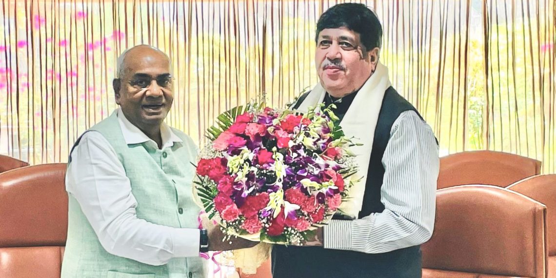 IFFCO Board offers standing ovation to Sanghani