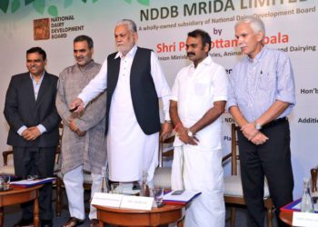 Rupala launches NDDB MRIDA for manure management