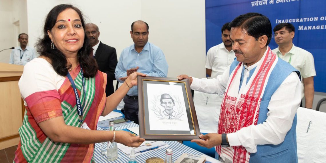 Vamnicom: MoS asks students to explore different types of co-ops